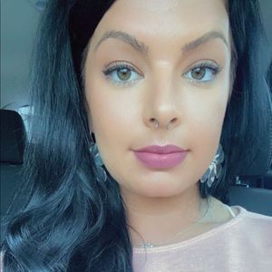 Meet your Posher, Rebecca